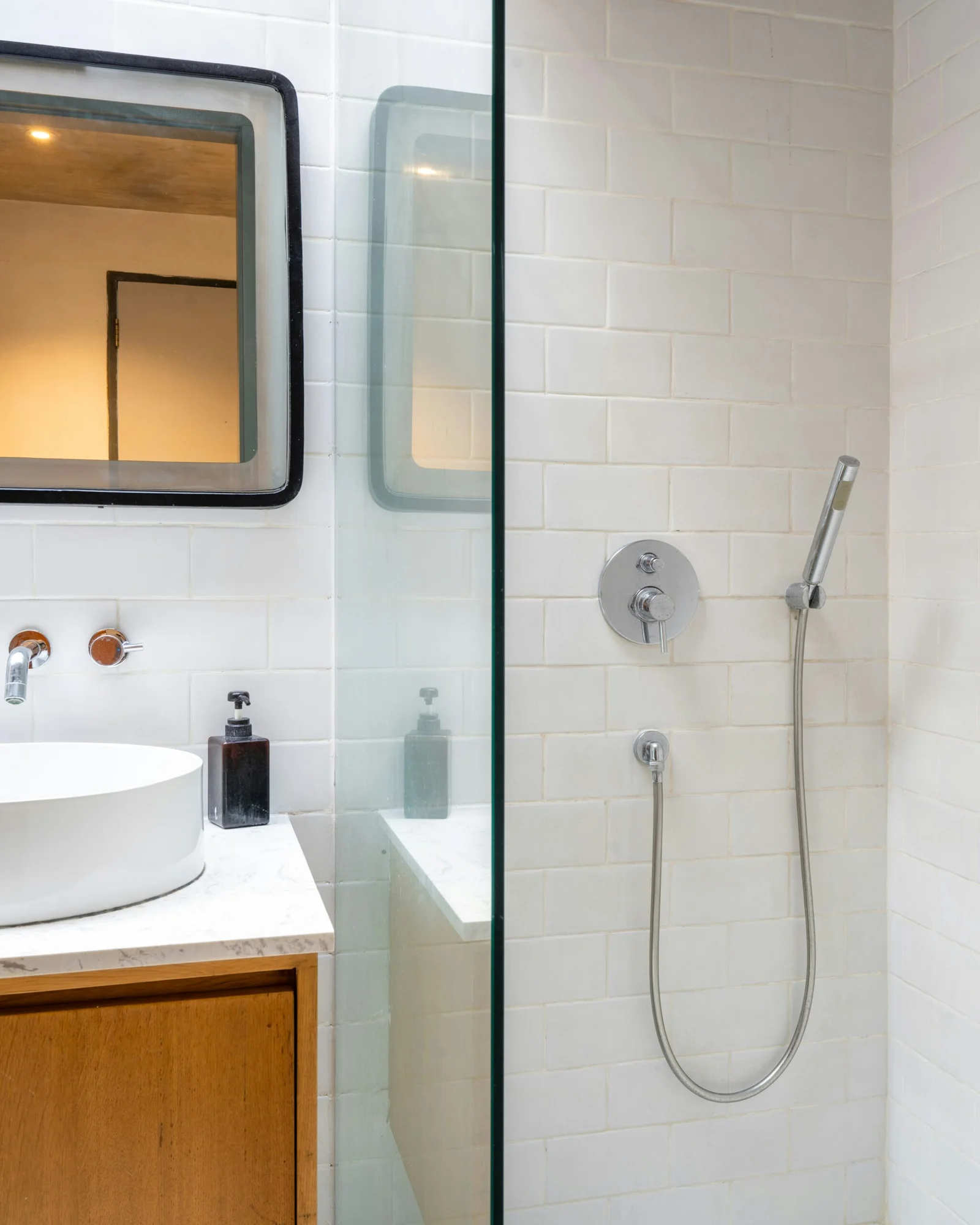 Exploring the Benefits of a V-Shaped Soft Close Toilet Lid with Dual Nozzle Self-Cleaning Bidet Seat